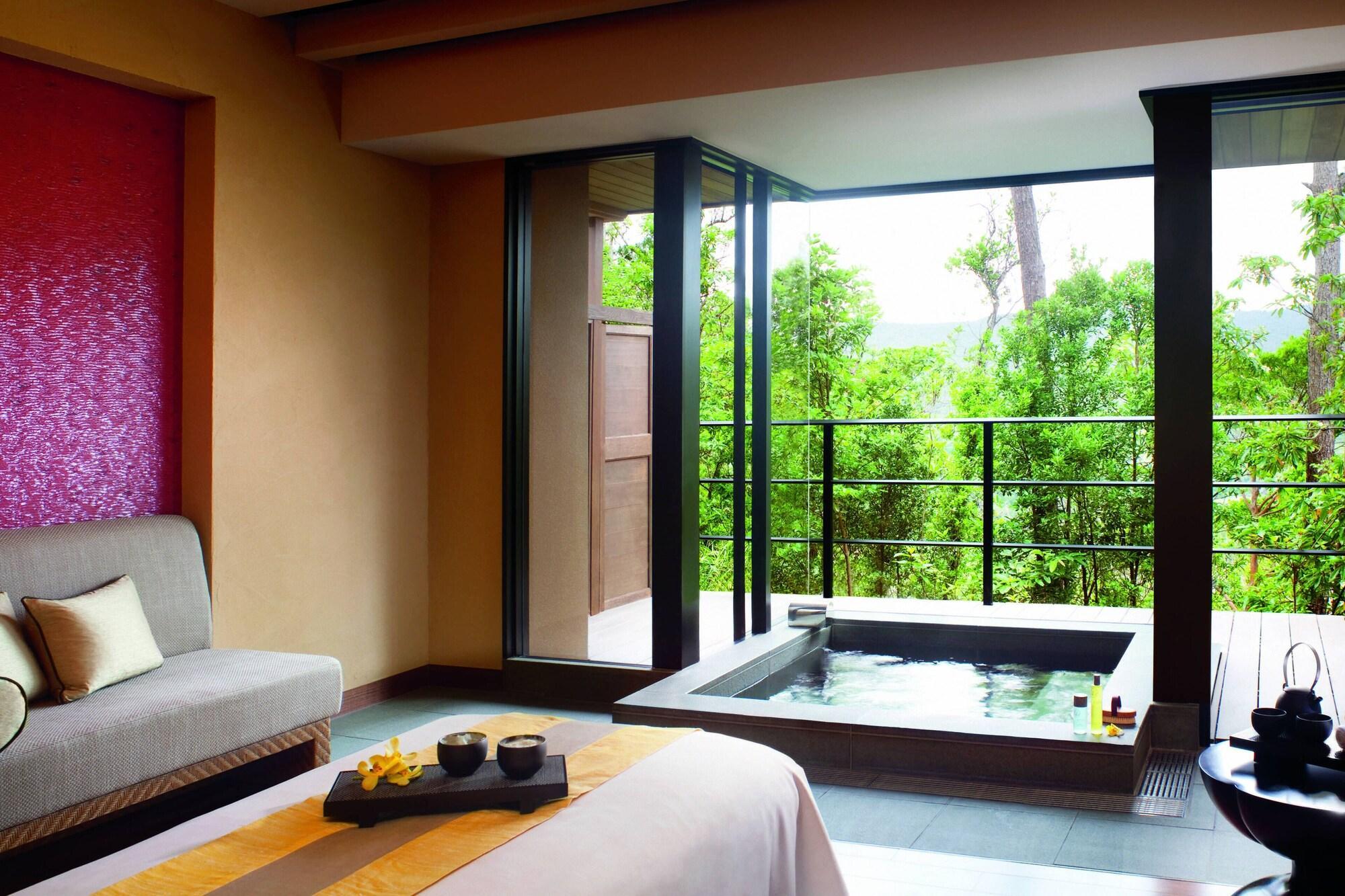 The Ritz-Carlton Okinawa Hotel Nago Exterior photo